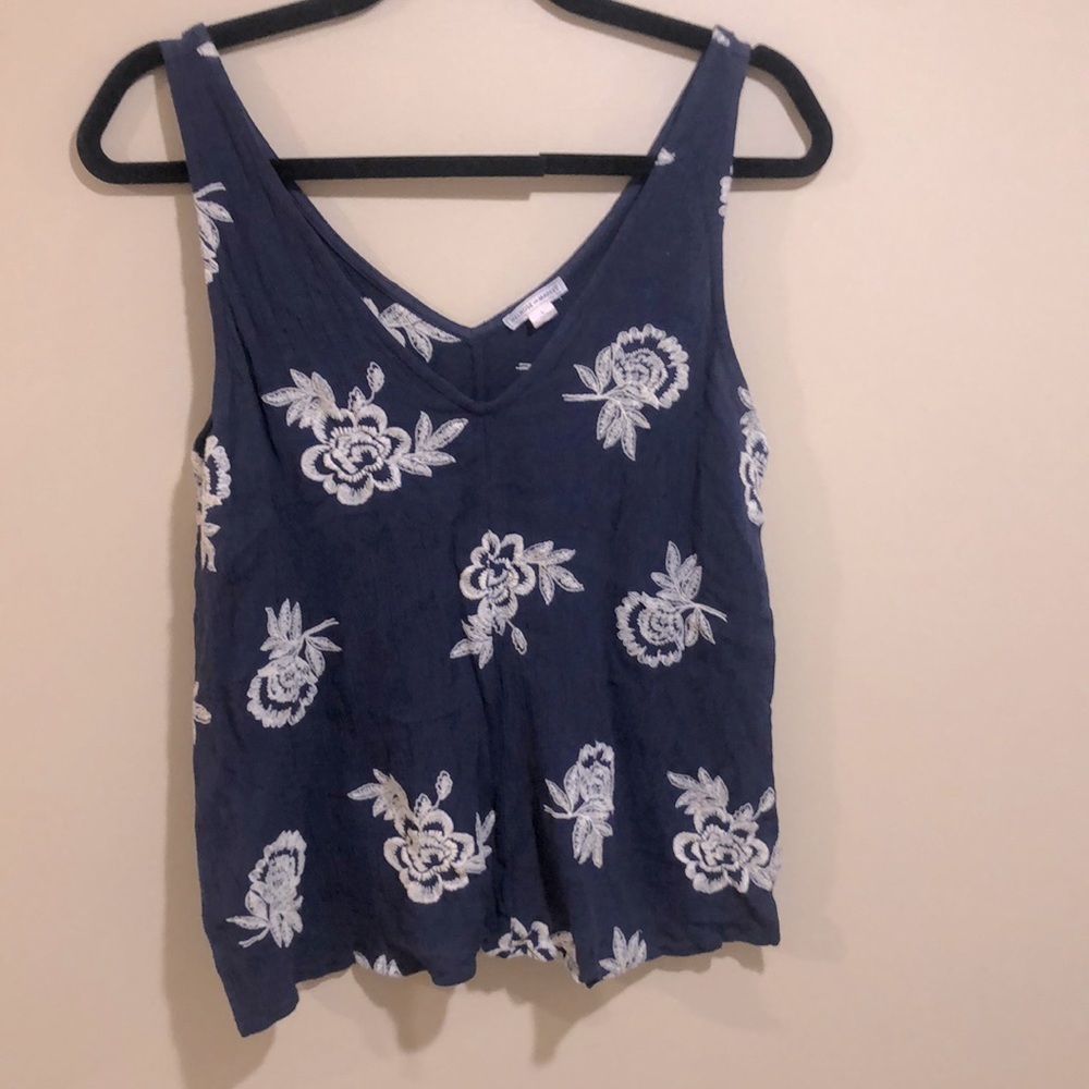 Melrose & Market Navy and Beige Embroidered Floral Rayon Top Size Large